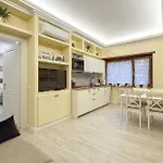 Dom wakacyjny Vatican House Crocifisso 51 *